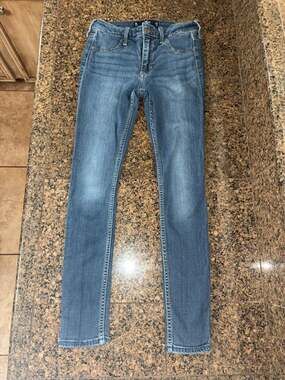 Hollister Mid-Rise Jean Legging Advanced Stretch Size 3S (W26 L26)